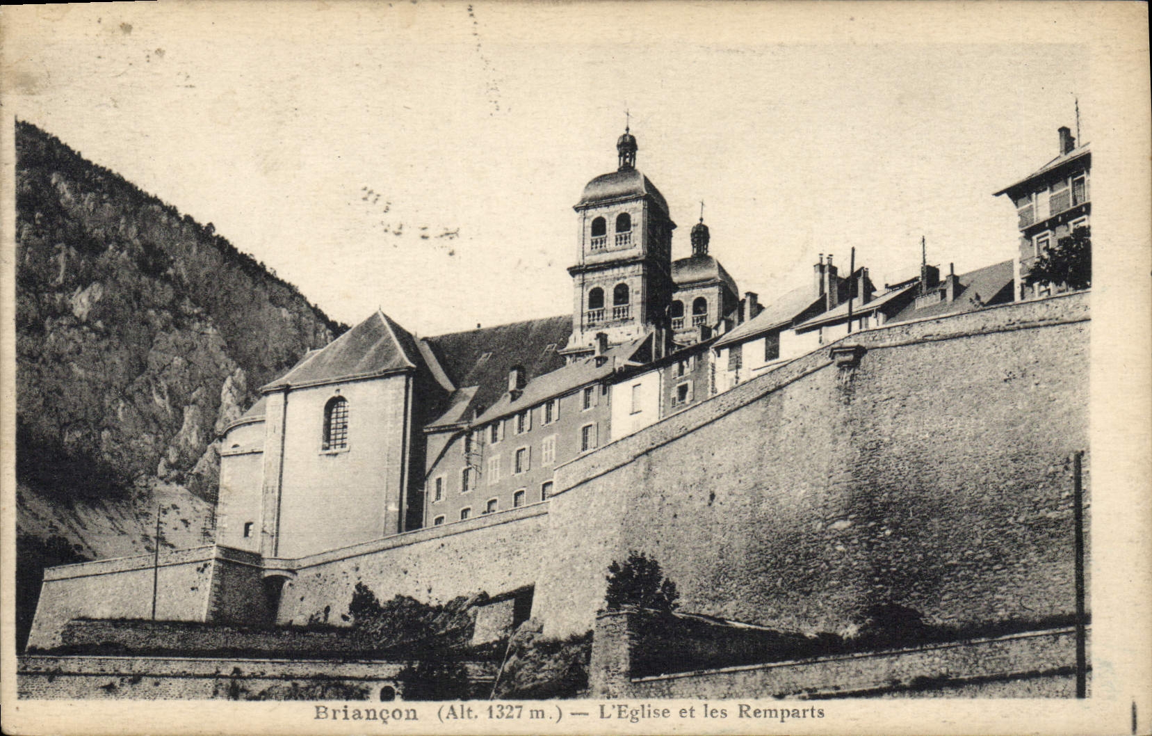 CPA Briancon L'Eglise et les Remparts 