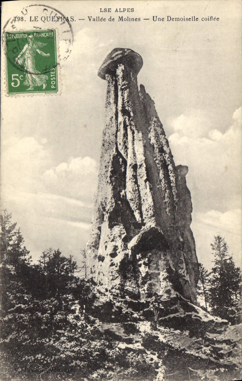 CPA Les Alpes Le Queyras Vallee de Molines Une Demoiselle coiffee
