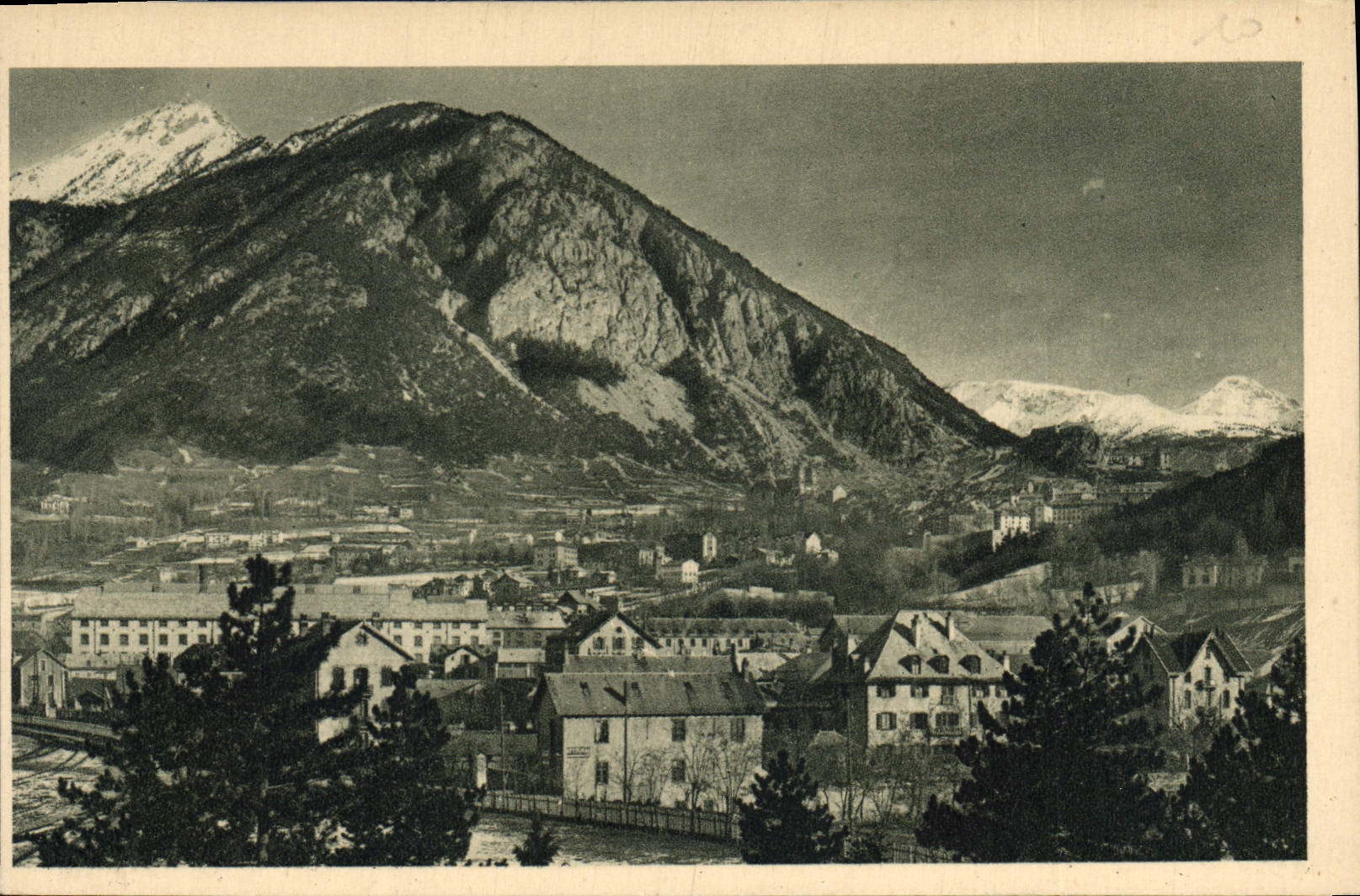 CPA Embrun Bord du Roc a gauche Vallee de la Durance 