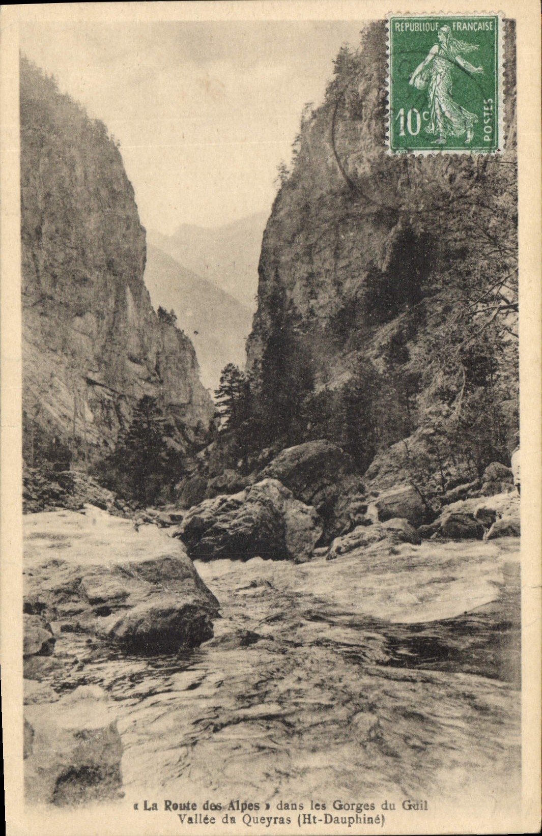 CPA La Route des Alpes dans les Gorges du Guil Valle du Queyras