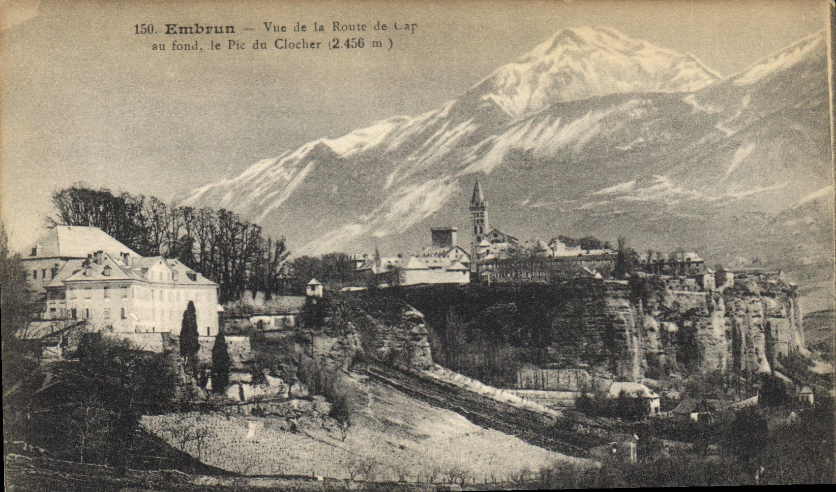 CPA Embrun Vue de la Route de Gap au fond le Pic du Clocher 