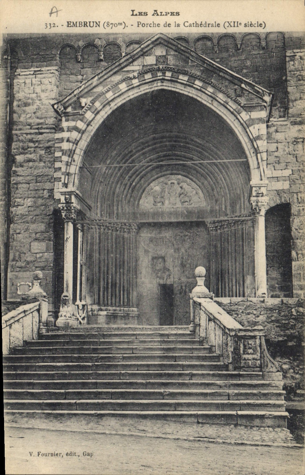 CPA Embrun Porche de la Cathedrale 
