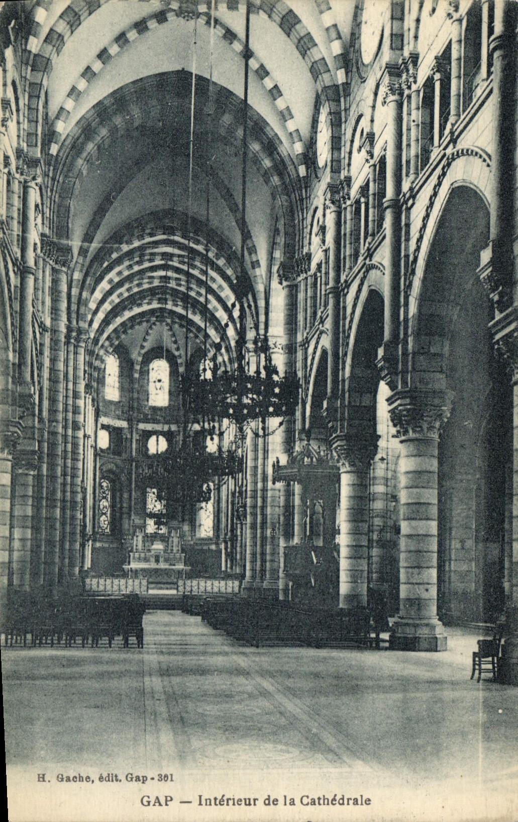 CPA Gap Interieur de la Cathedrale 