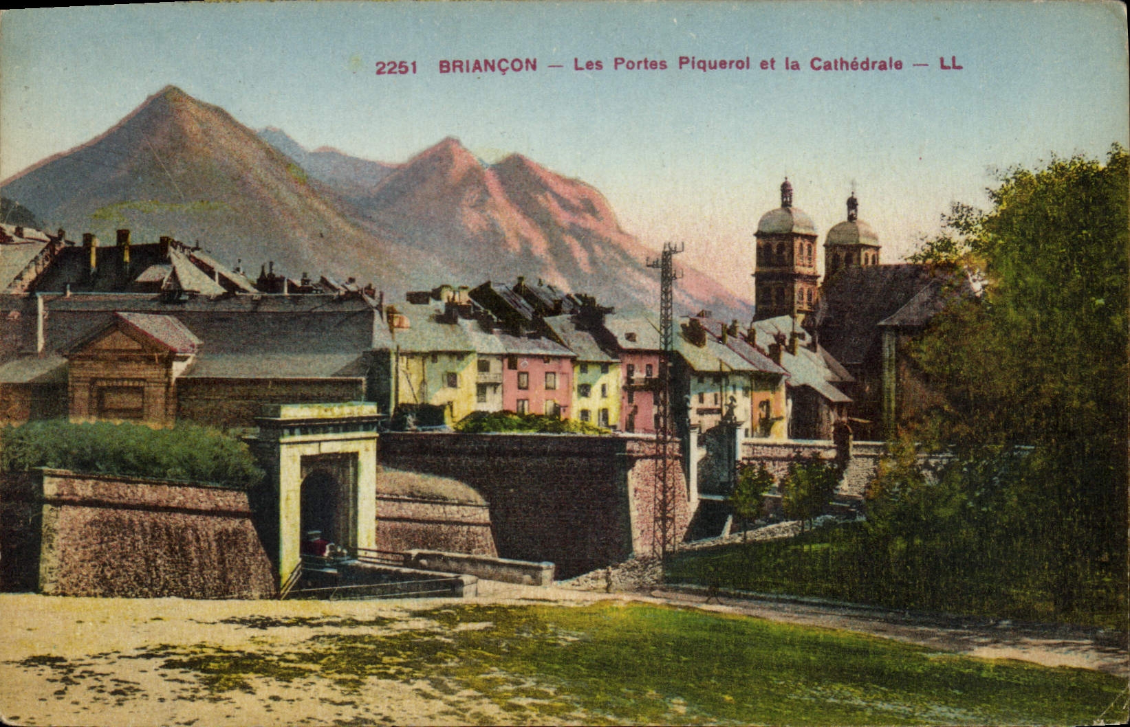 CPA Briancon Les Portes Piquerol et la Cathedrale