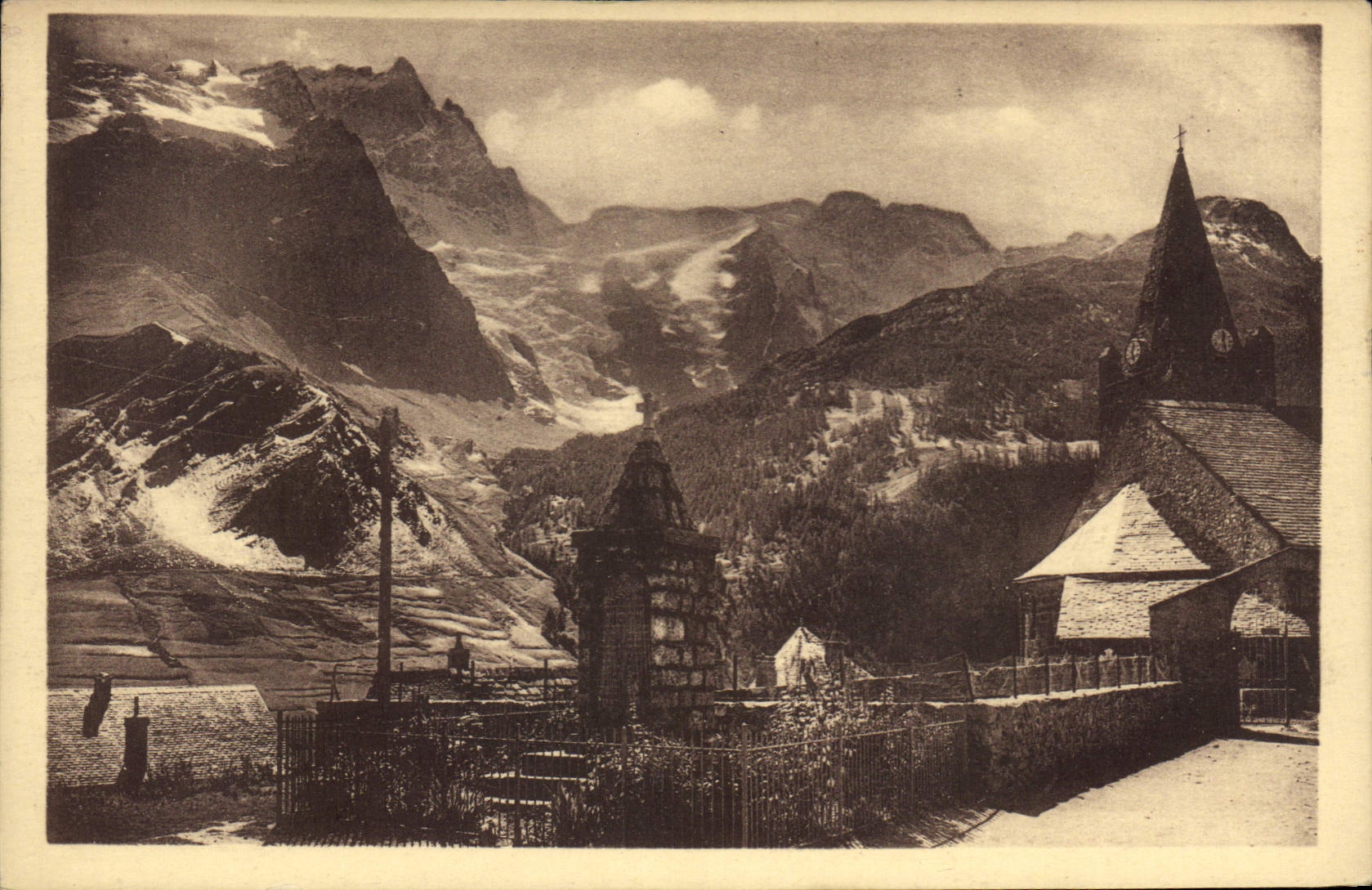 CPA Dauphine La Grave l'Eglise le Monument et la Meije
