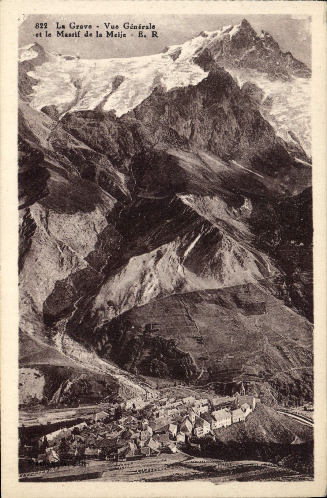 CPA La Grave Vue Generale et le Massif de la Meije