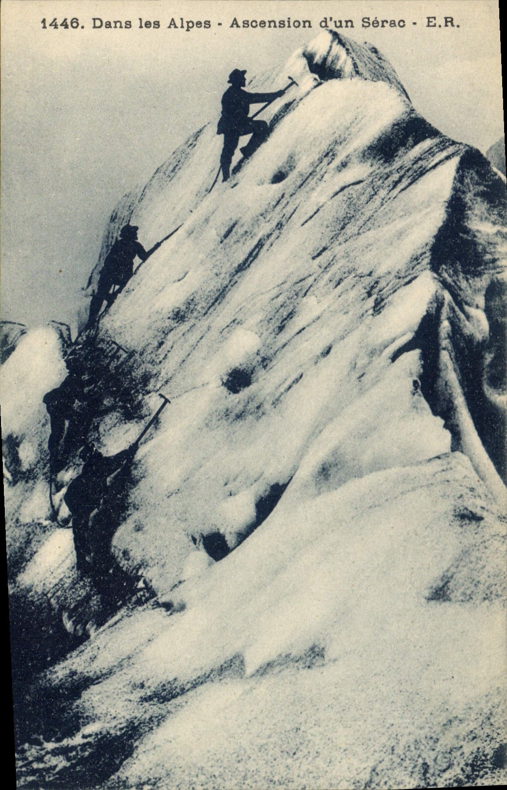 CPA Dans les Alpes Ascension d'un Serac