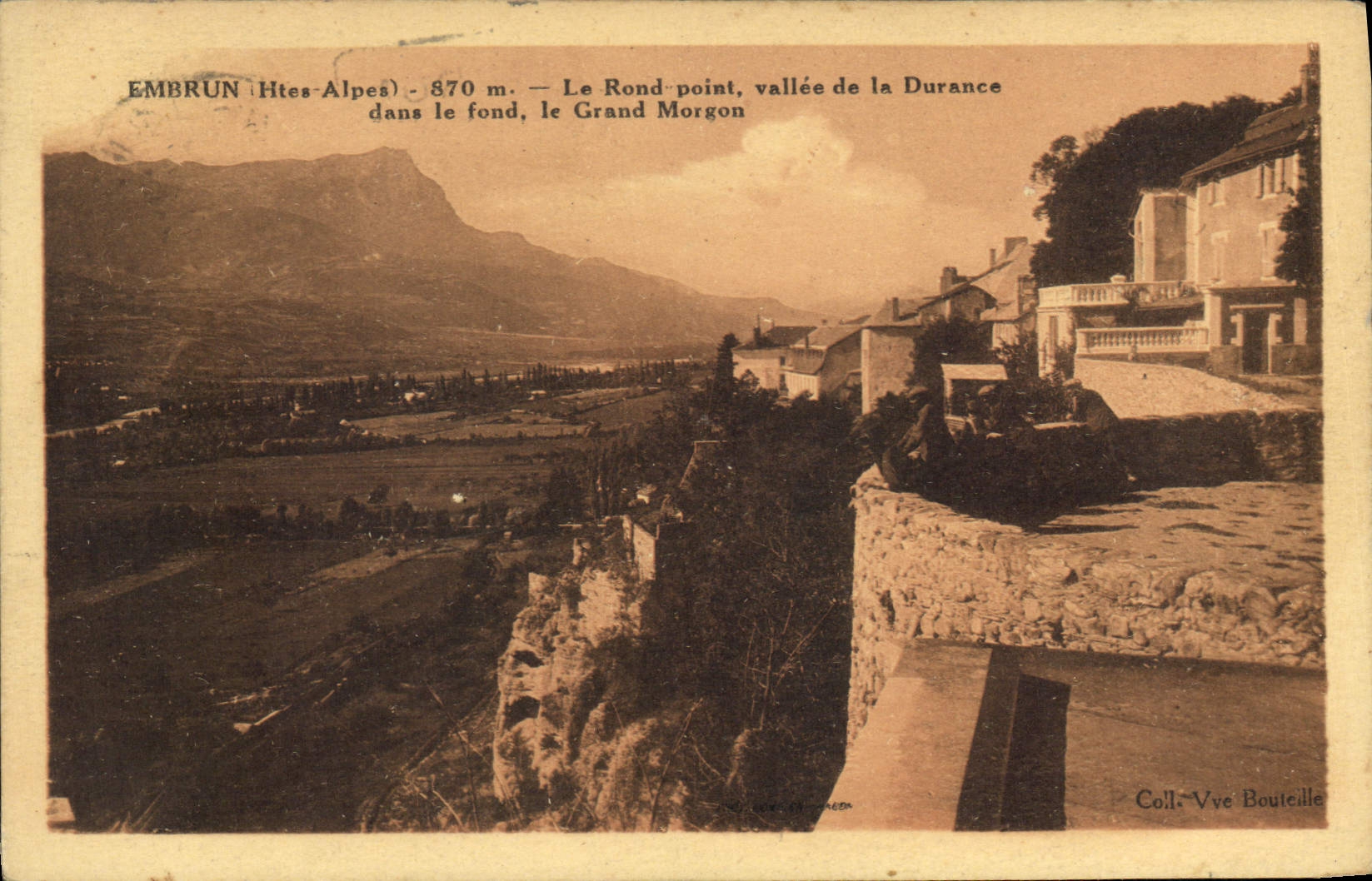 CPA Embrun Htes Alpes Le Rond point vallee de la Durance dans le fond le Grand Morgon 
