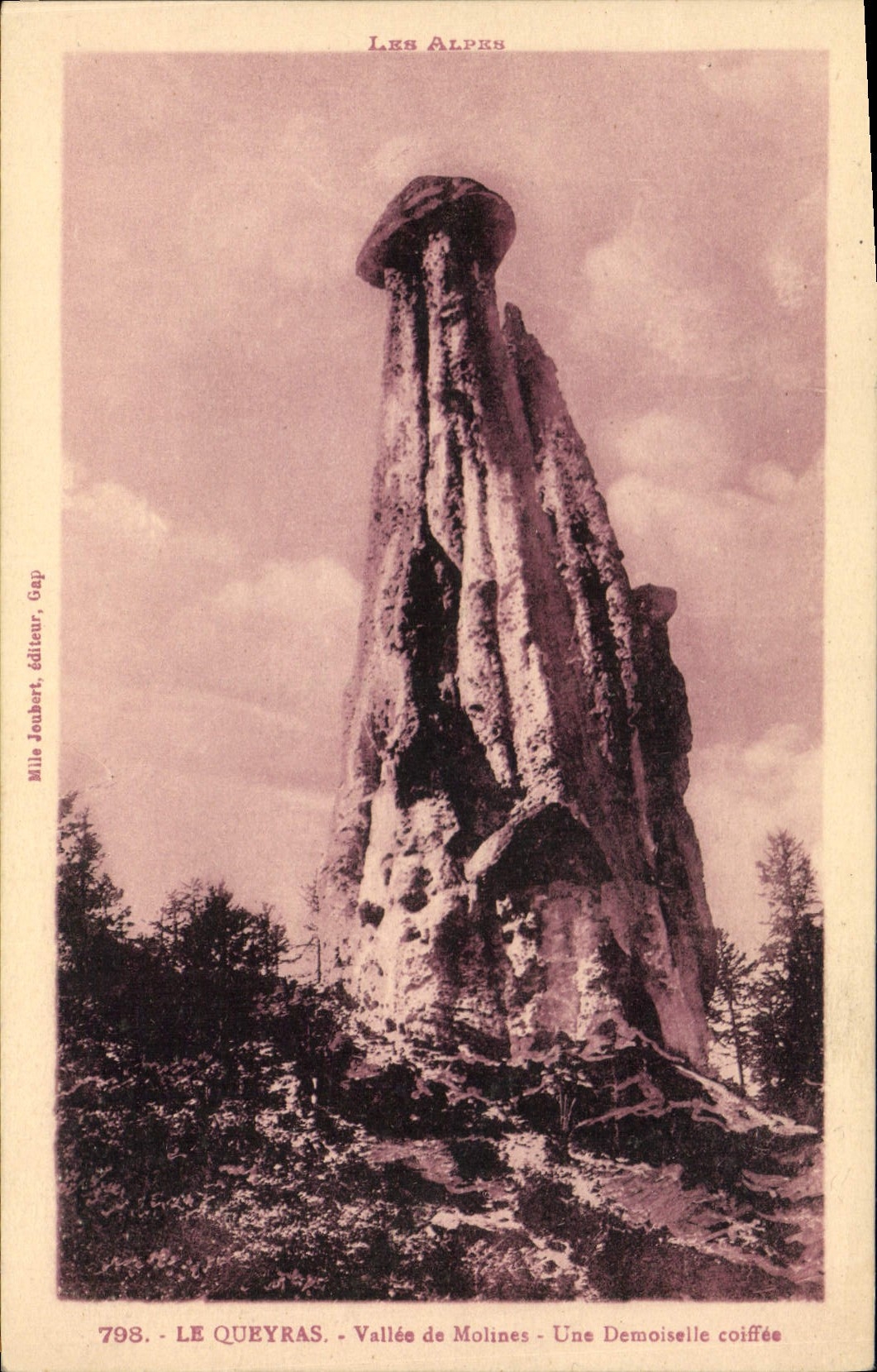 CPA Les Alpes Le Queyras Vallee de Molines Une Demoiselle coiffee