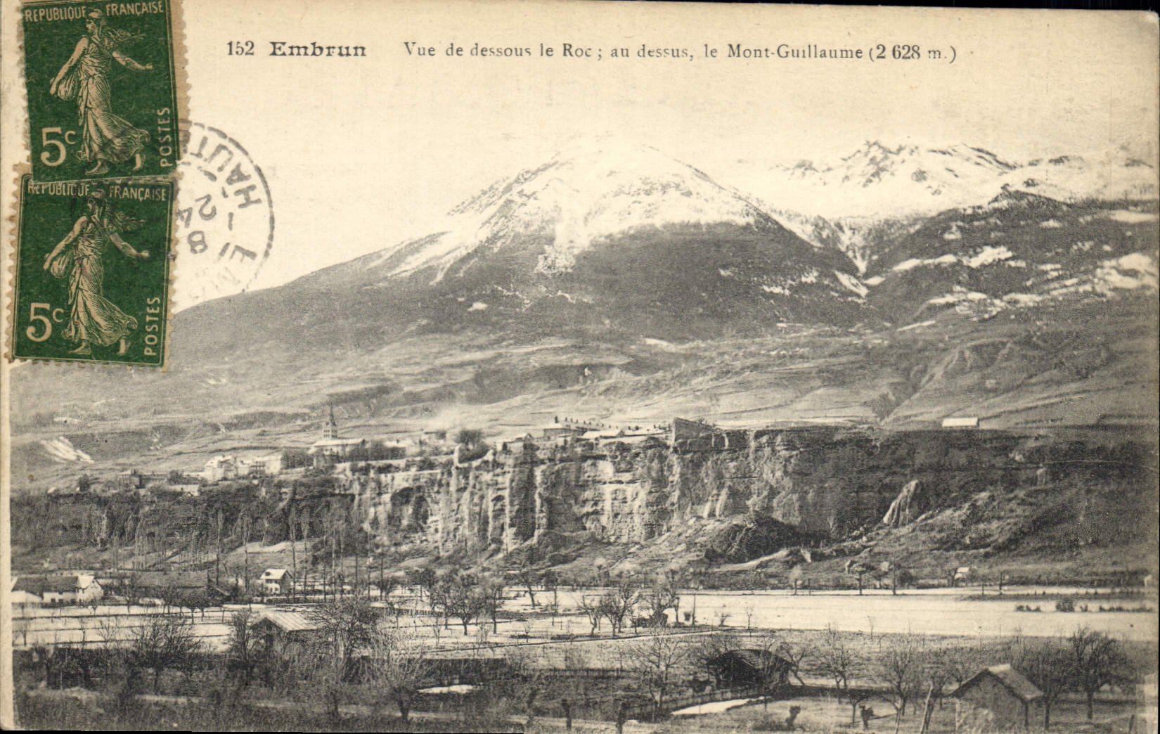 CPA Embrun Vue de dessoirs le Roc au dessus le Mont Guillaume