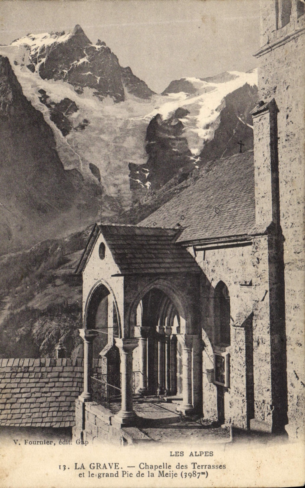 CPA La Grave Chapelle des Terrasses et le grand Pic de la Meije