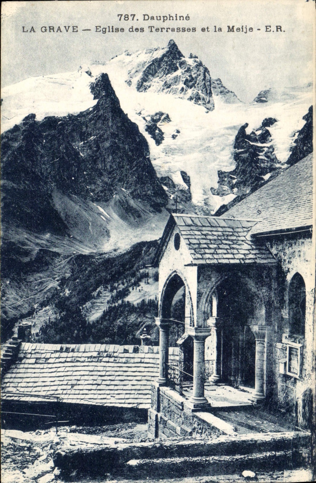 CPA Dauphine La Grave Eglise des Terrasses et la Meije 