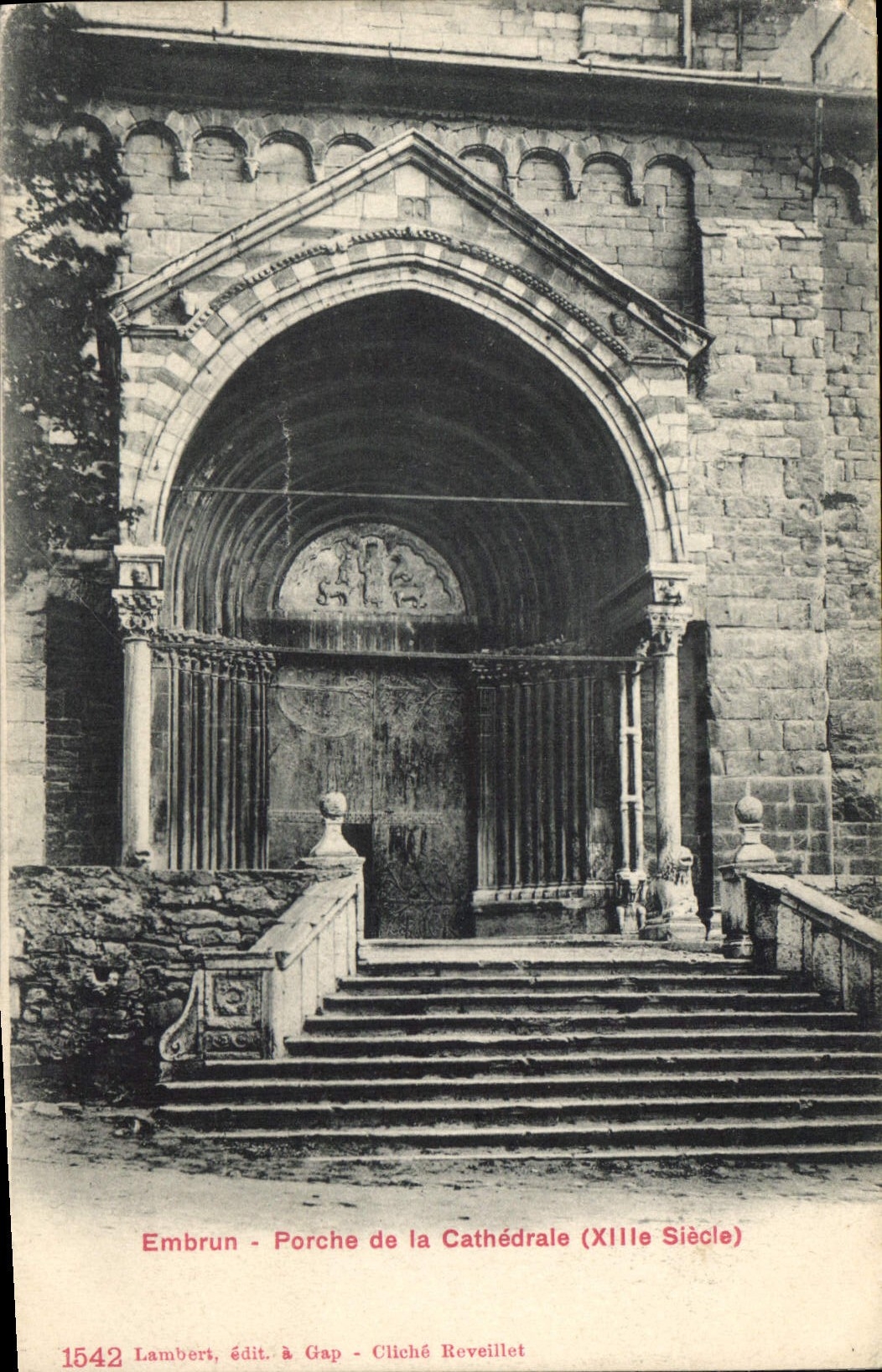 CPA Embrun Porche de la Cathedrale 