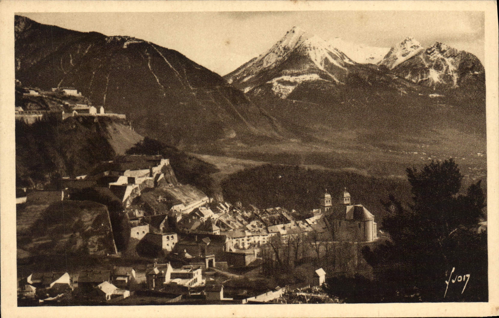 CPA Briancon Hautes Alpes Vue generale