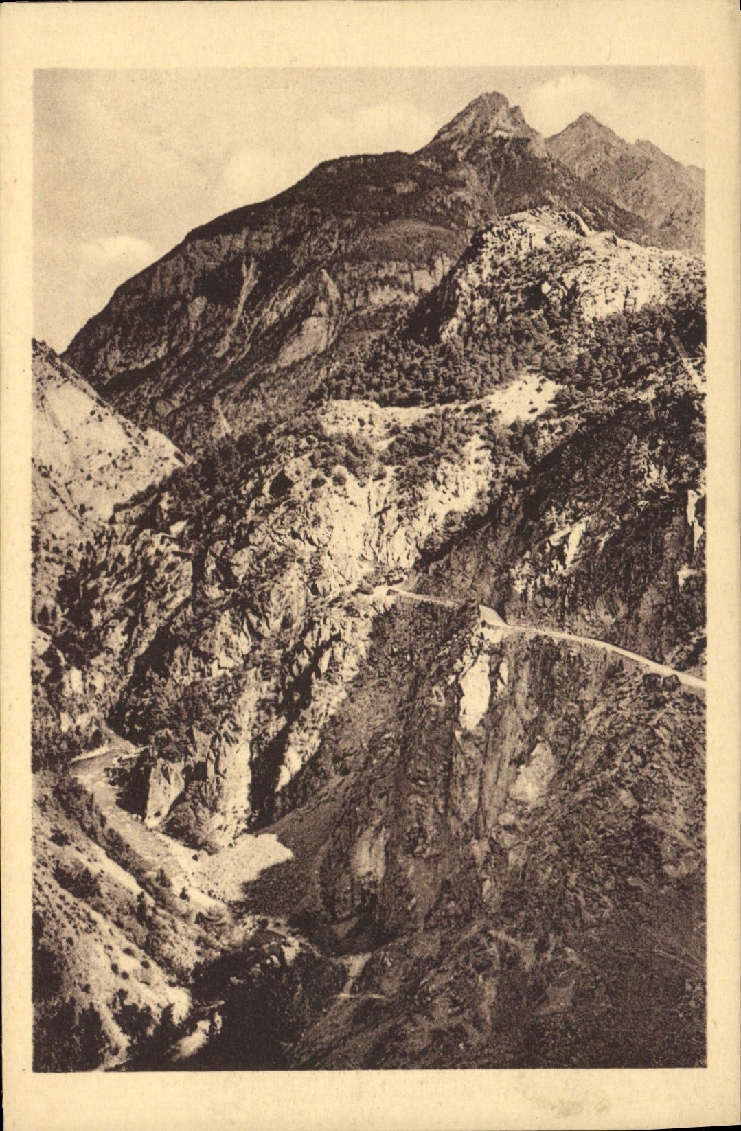 CPA Route des Alpes Gorges du Queyras et pic Guillestre