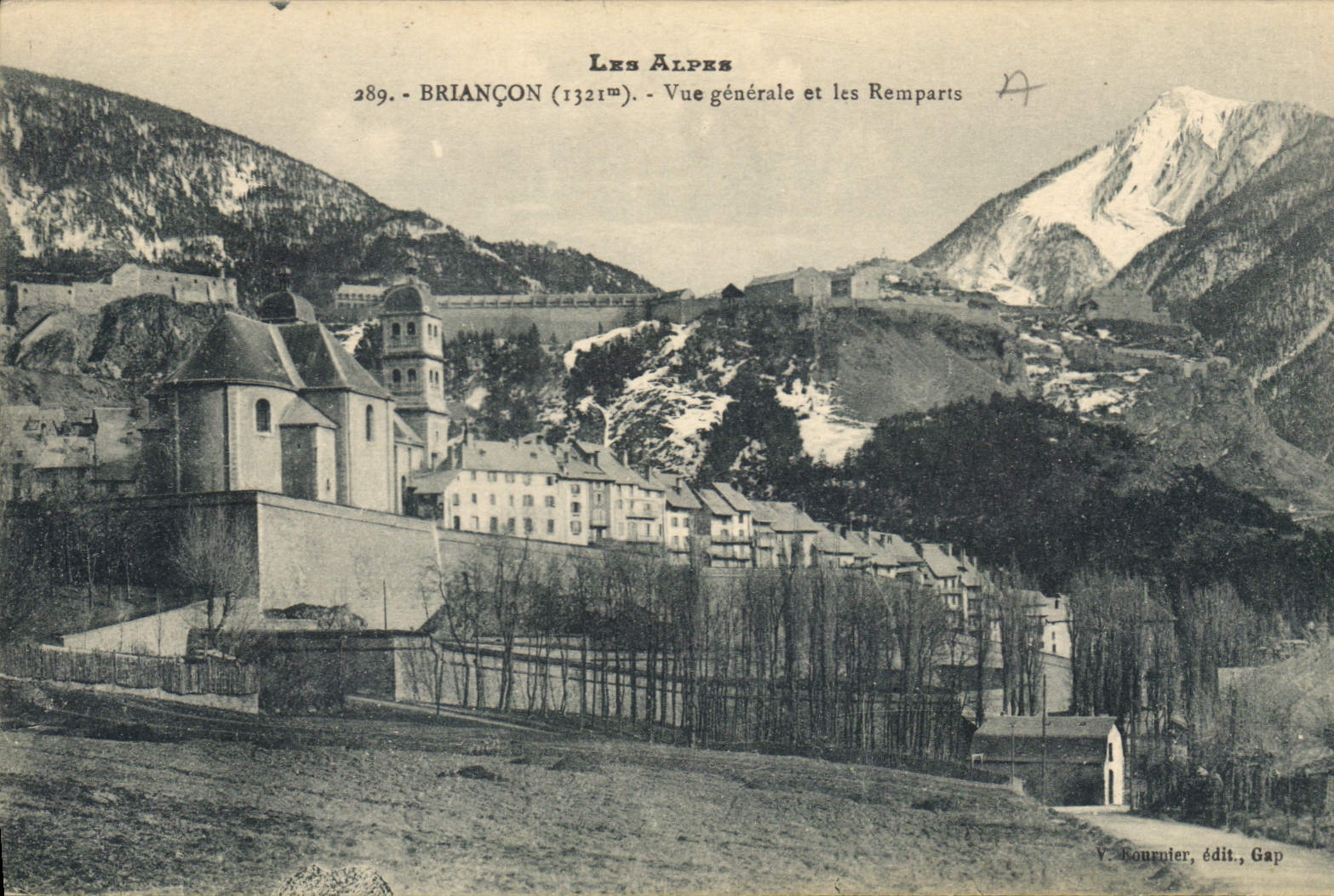 CPA Briancon Vue generale et les Remparts