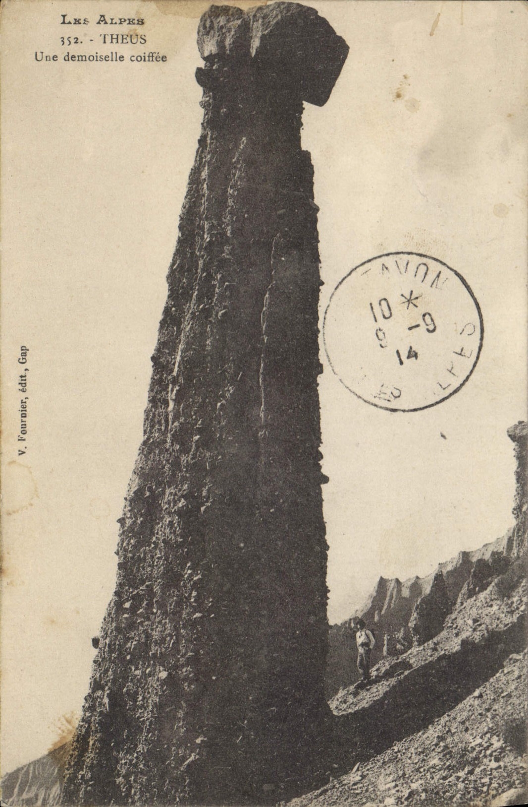 CPA Les Alpes Theus Une demoiselle coiffee