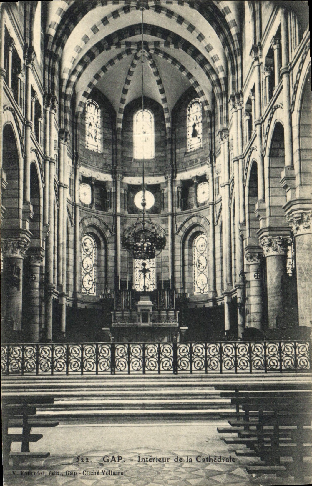 CPA Gap Interieur de la Cathedrale 