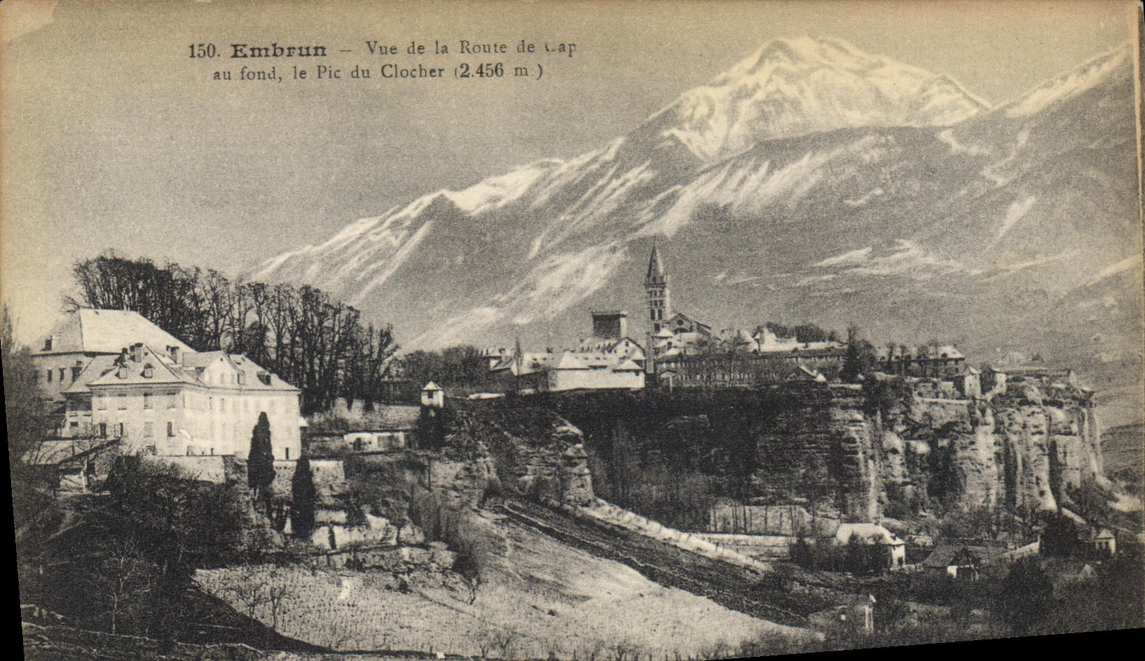 CPA Embrun Vue de la Route de Cap au fond le Pic du Clocher