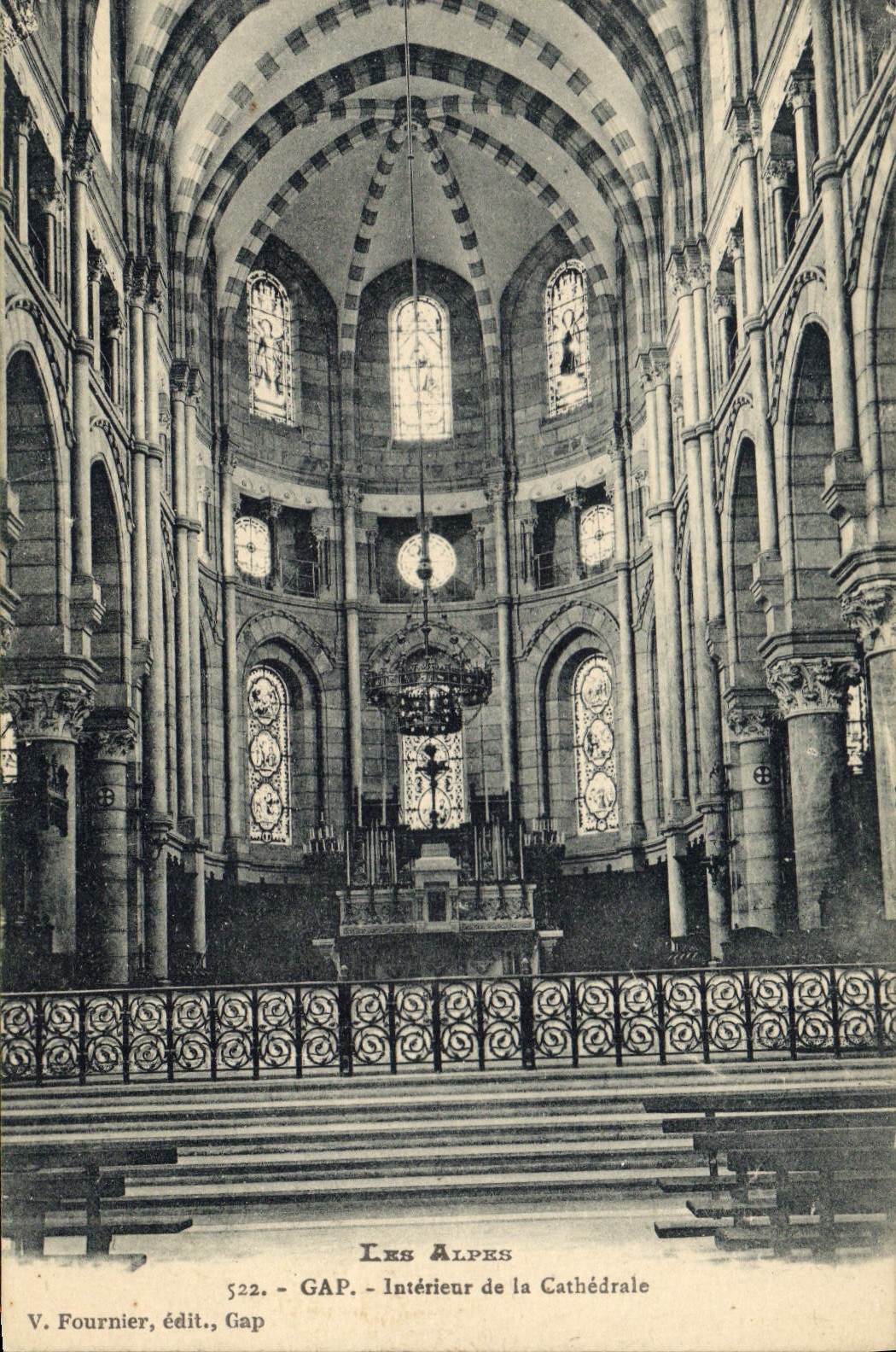 CPA Gap Interieur de la Cathedrale 