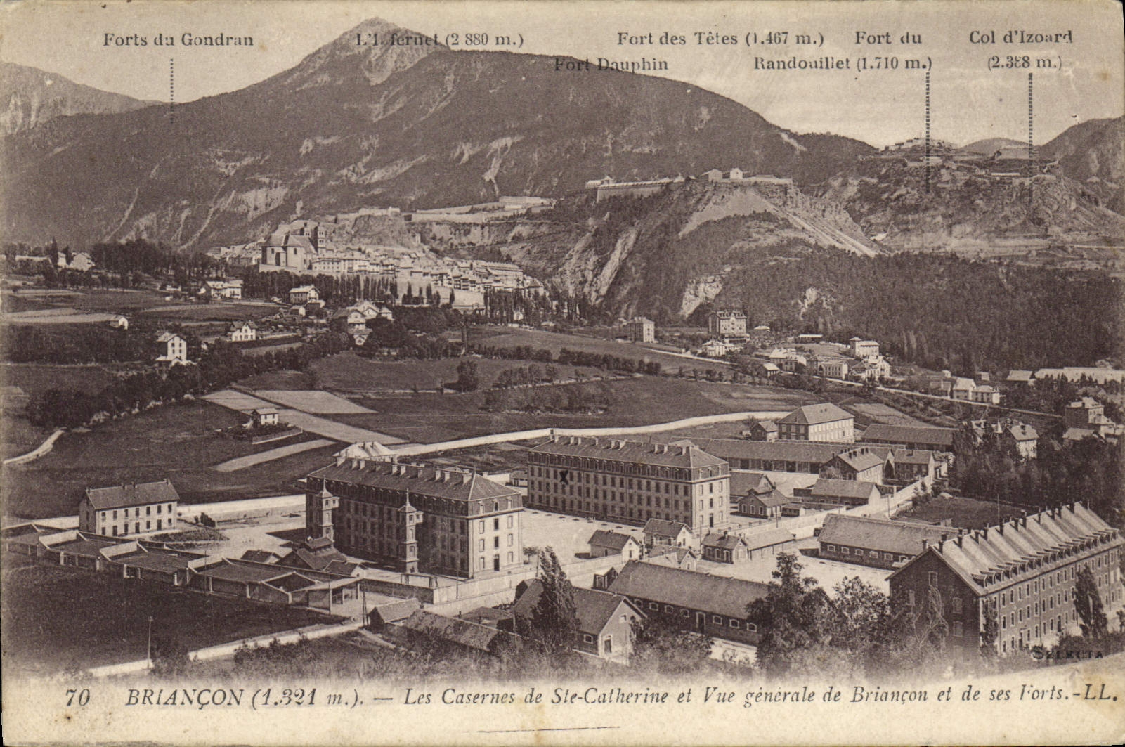 CPA Briancon Les Casernes de Ste Catherine et Vue generale de Briancon et de ses Forts 