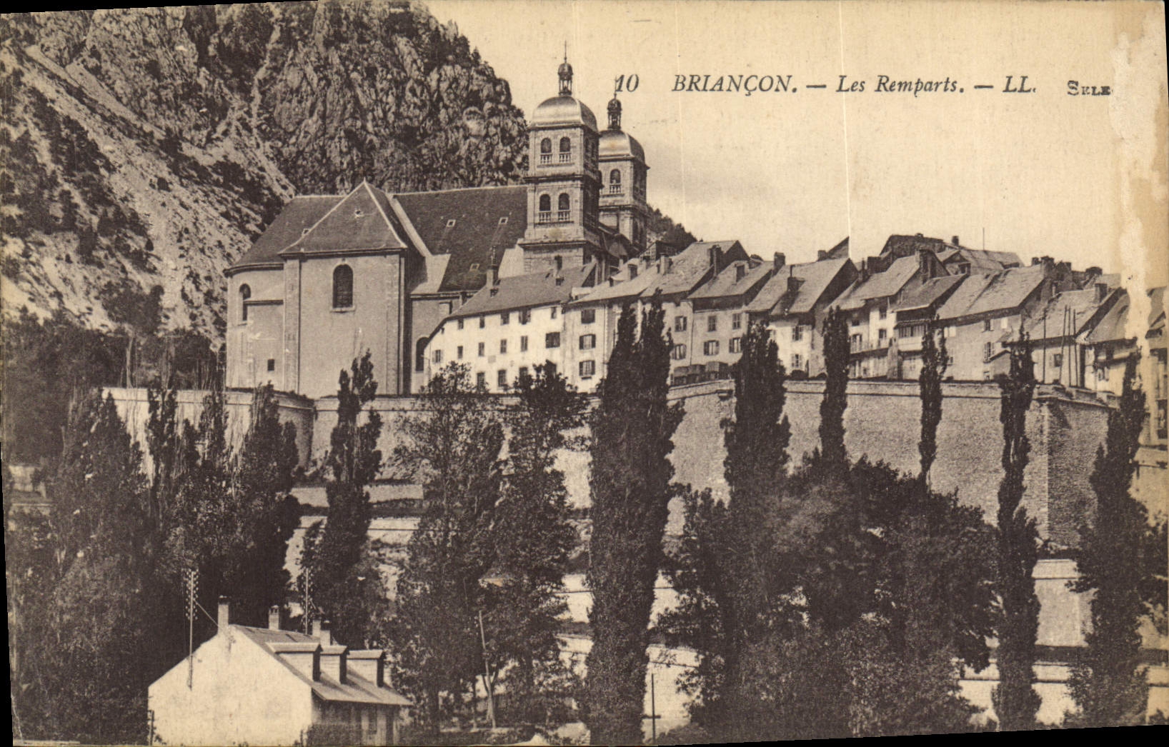 CPA Briancon Les Remparts 