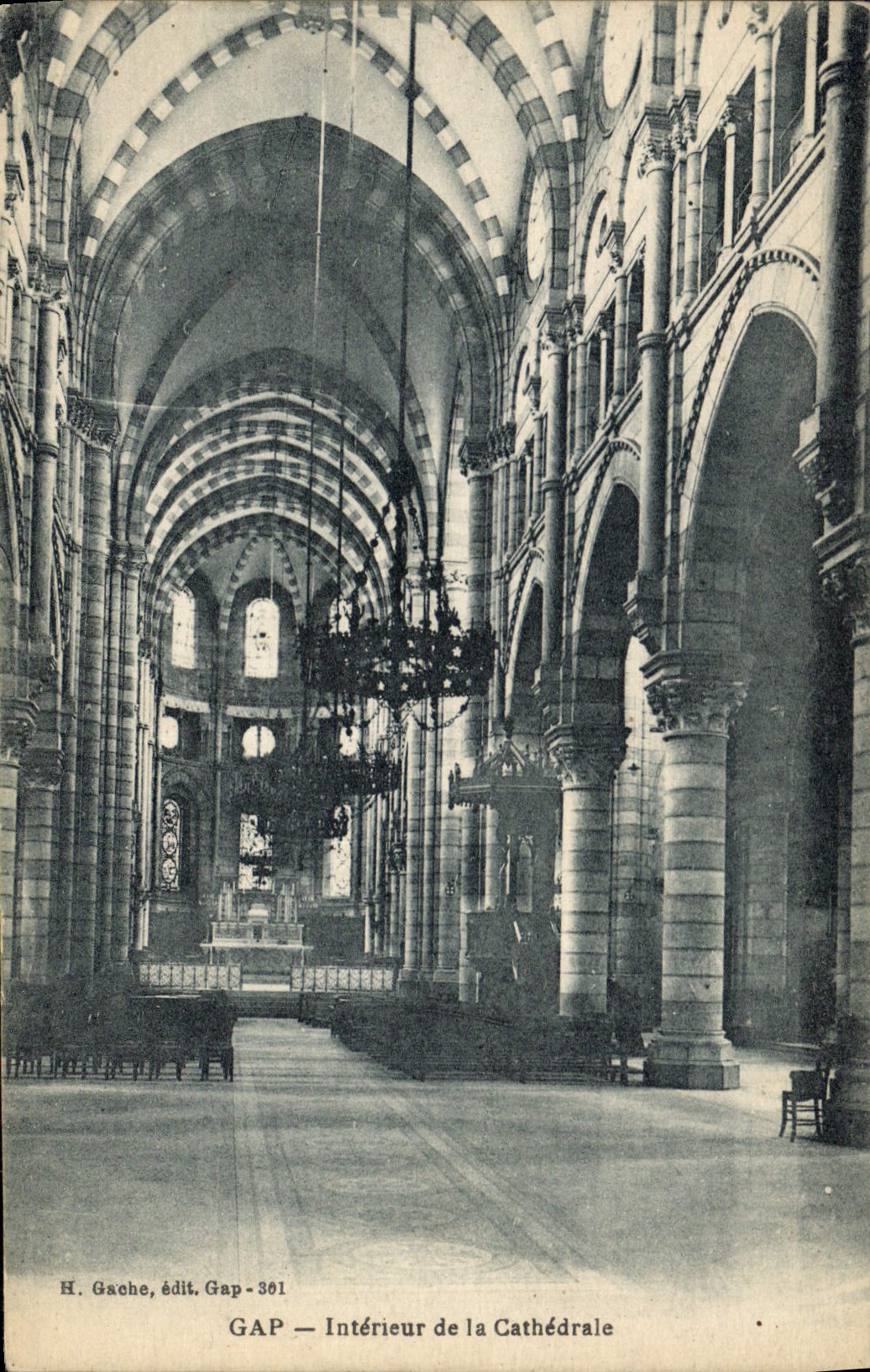 CPA Gap Interieur de la Cathedrale 