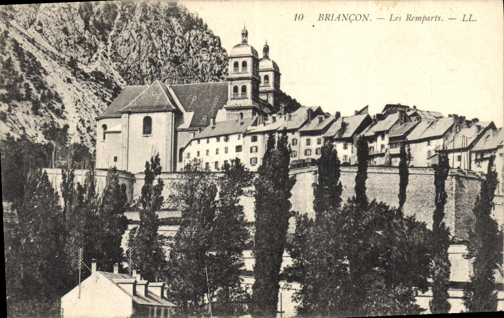 CPA Briancon Les Remparts 