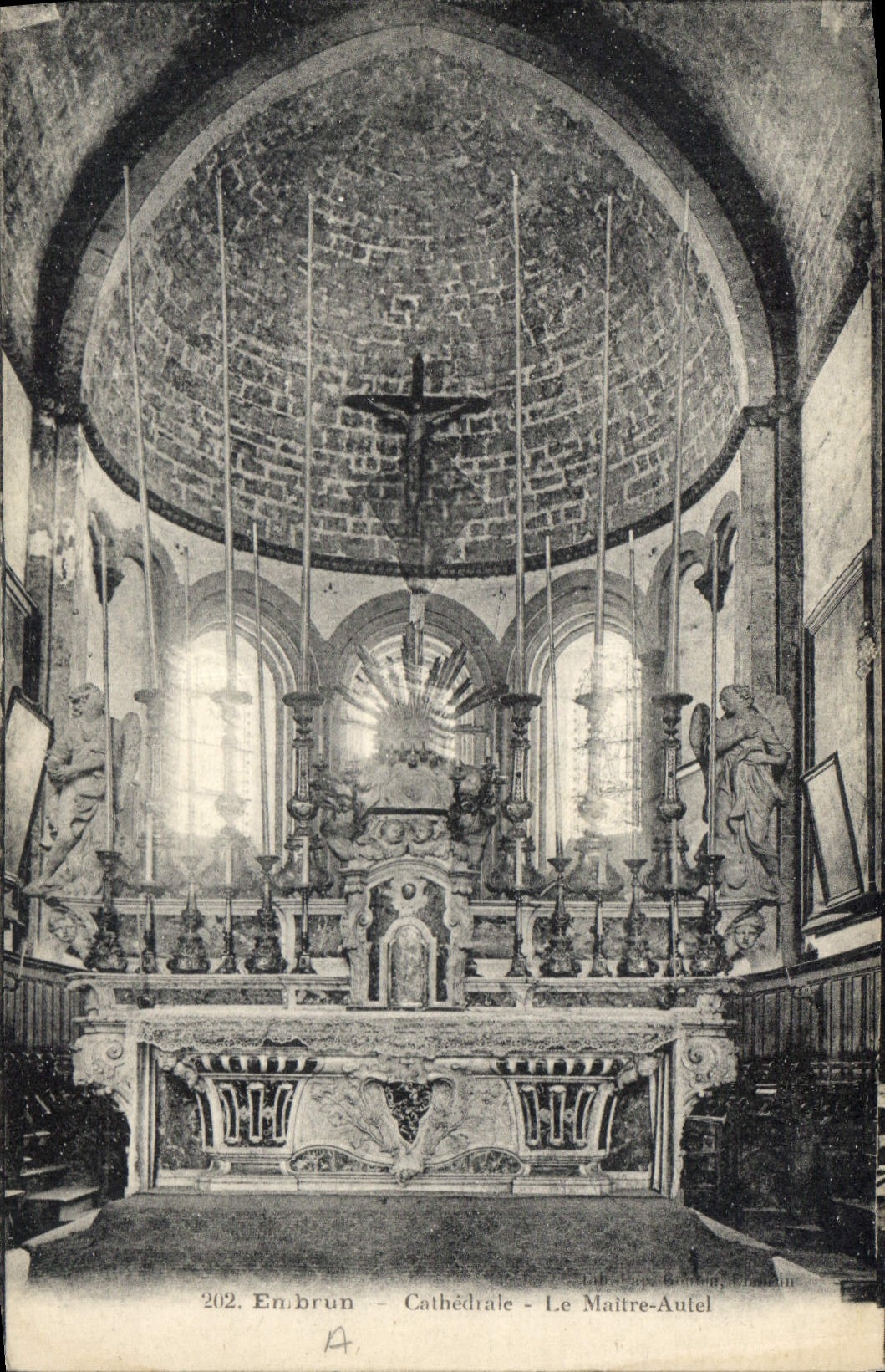 CPA Embrun Cathedrale Le Maitre Autel 