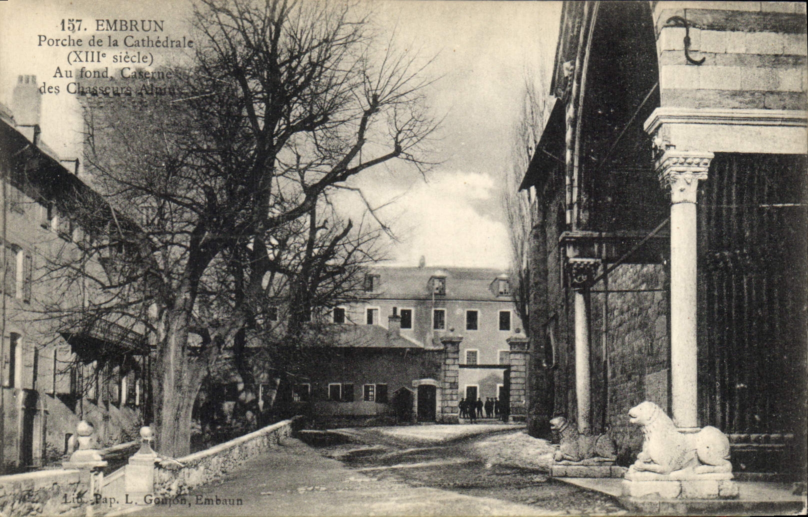 CPA Embrun Porche de la Cathedrale 
