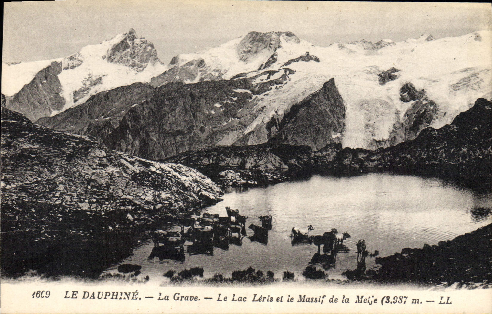 CPA Le Dauphine La Grave Le Lac Leris et le Massif de la Meije