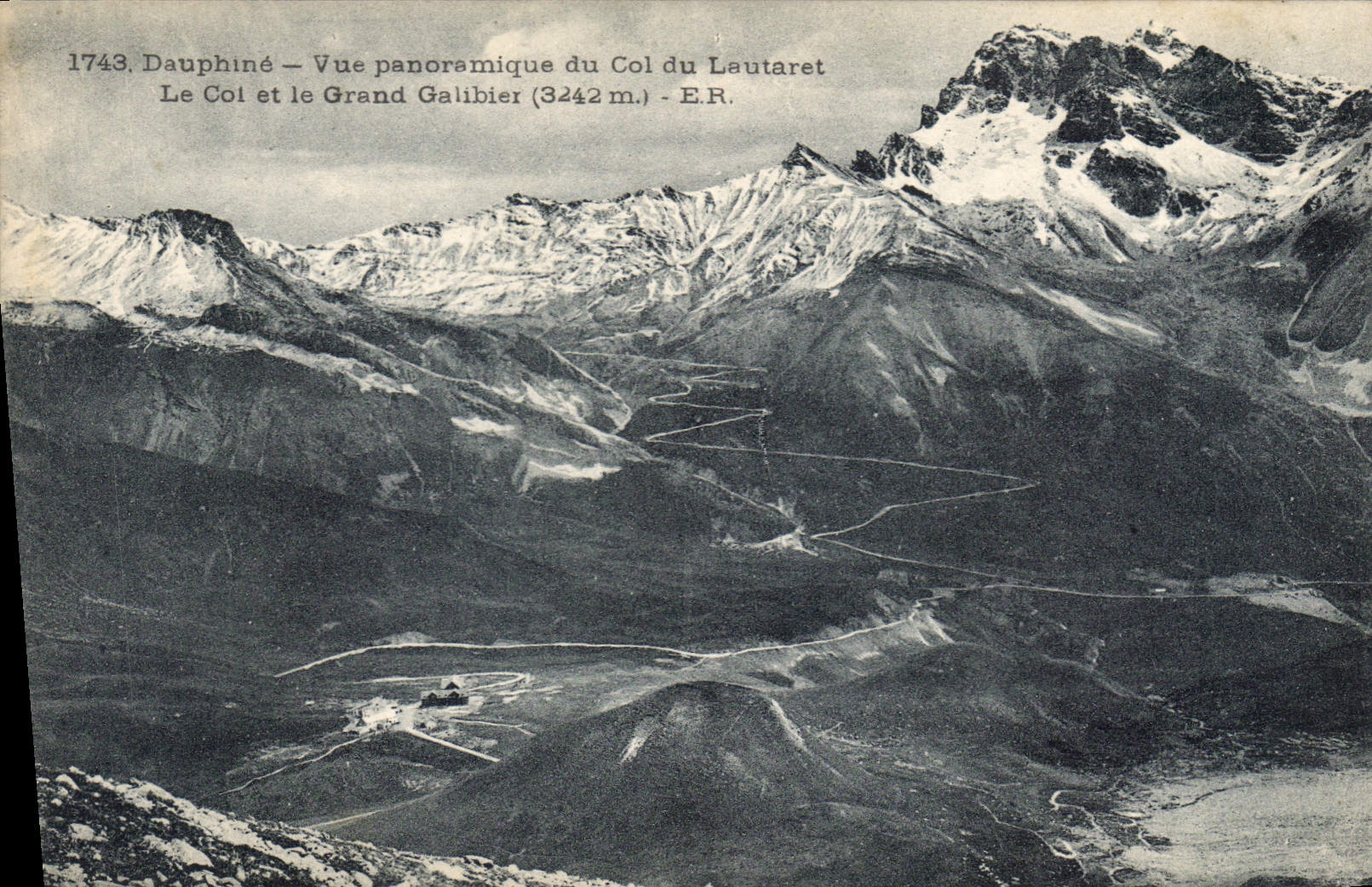 CPA Dauphine Vue panoramique du Col du Lautaret Le Col et le Grand Galibier