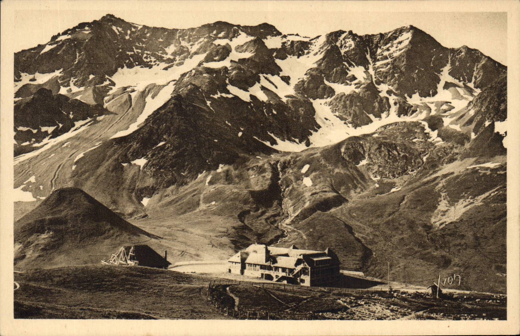 CPA Les Alpes Col du Lautaret Chalet du PLM et Massif du Combeynot