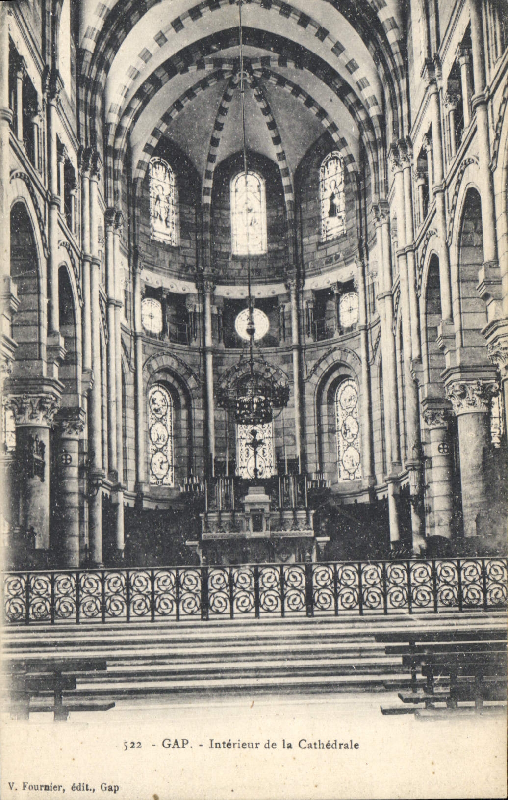 CPA Gap Interieur de la Cathedrale 