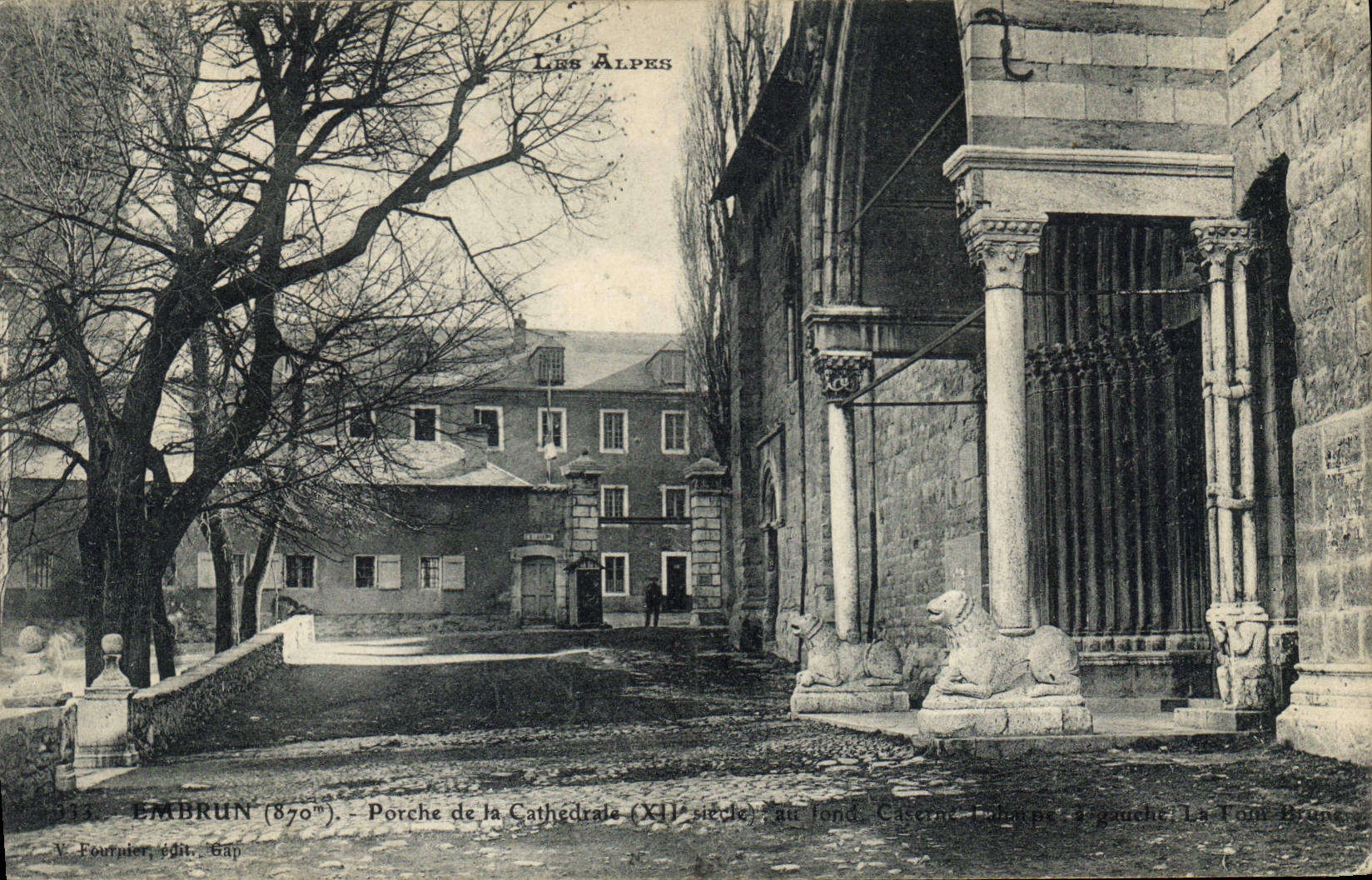 CPA Embrun Porche de la Cathedrale 