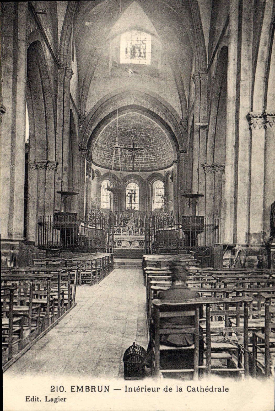 CPA Embrun Interieur de la Cathedrale 