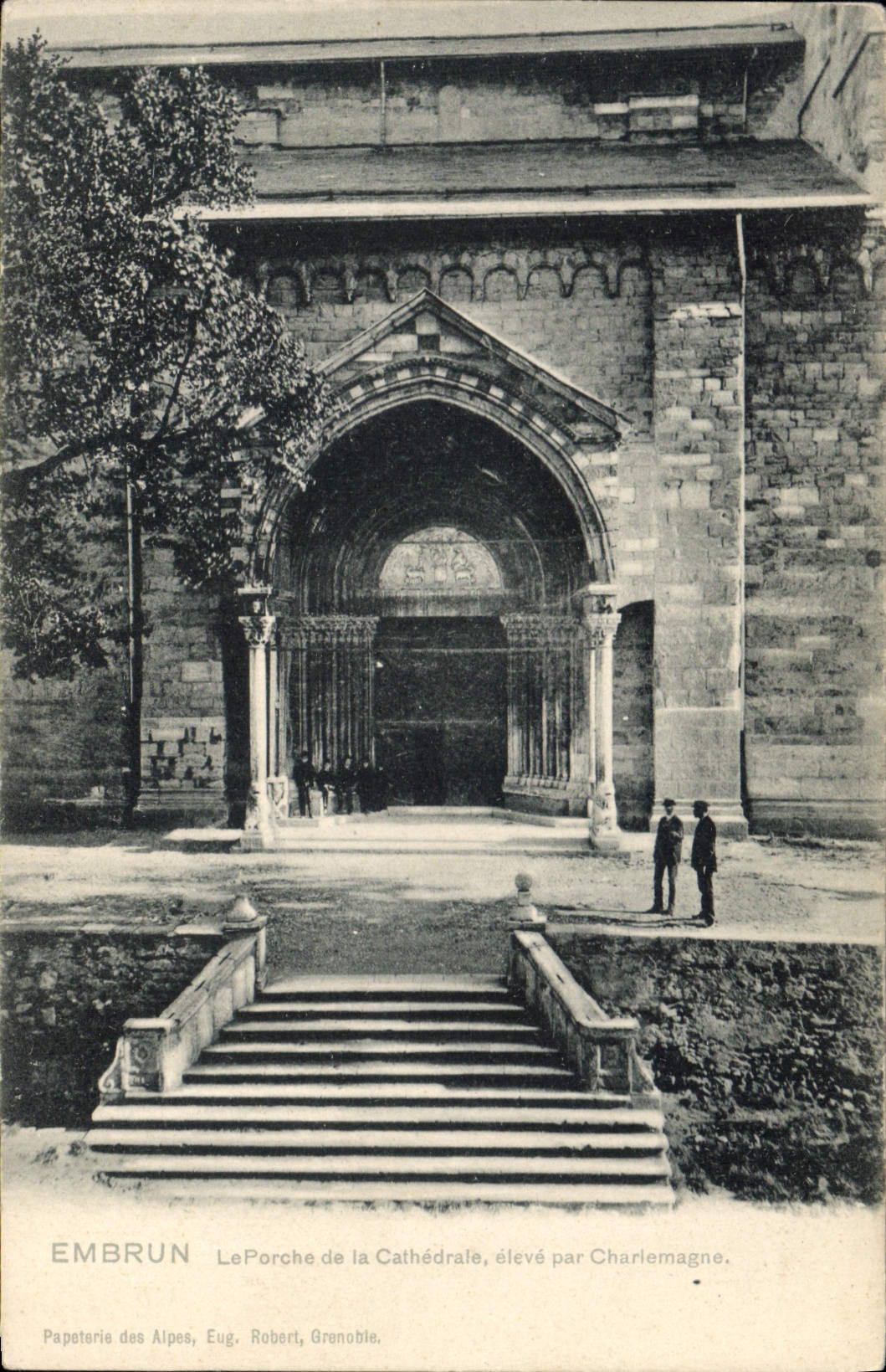 CPA Embrun le Porche de la Cathedrale eleve par Charlemagne 