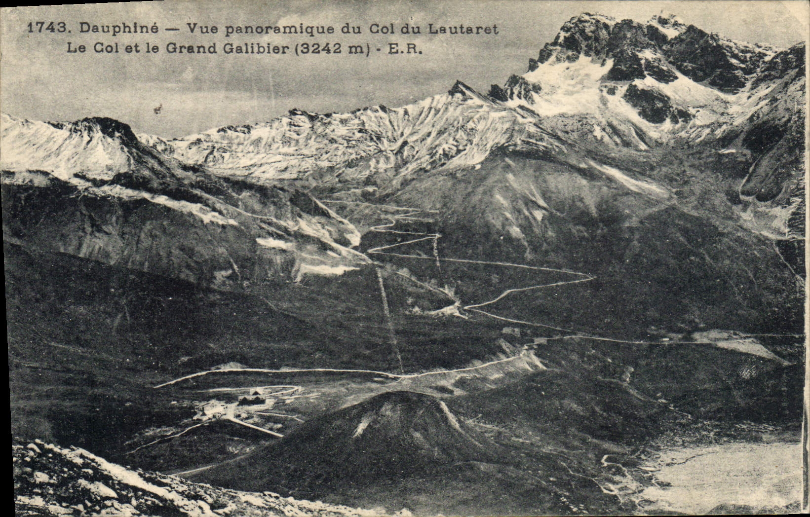 CPA Dauphine vue panoramique du Col du Lautaret le Col et le Grand Galibier 