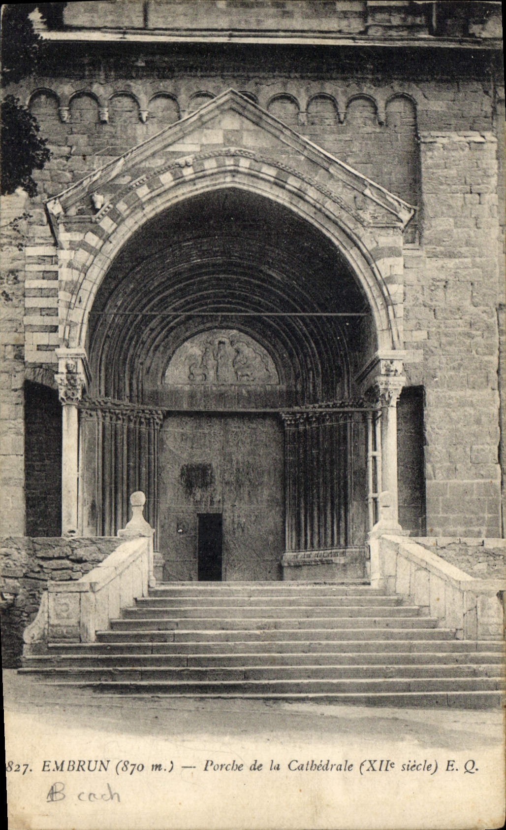 CPA Embrun Porche de la Cathedrale XII siecle 