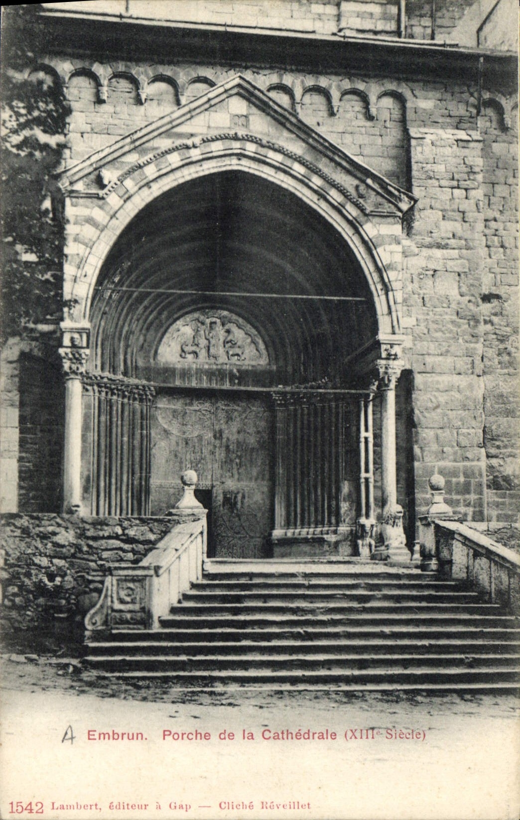 CPA Embrun Porche de la Cathedrale XIII siecle 