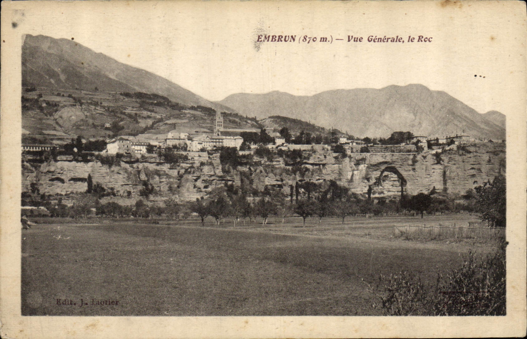 CPA Embrun vue generale le Roc 