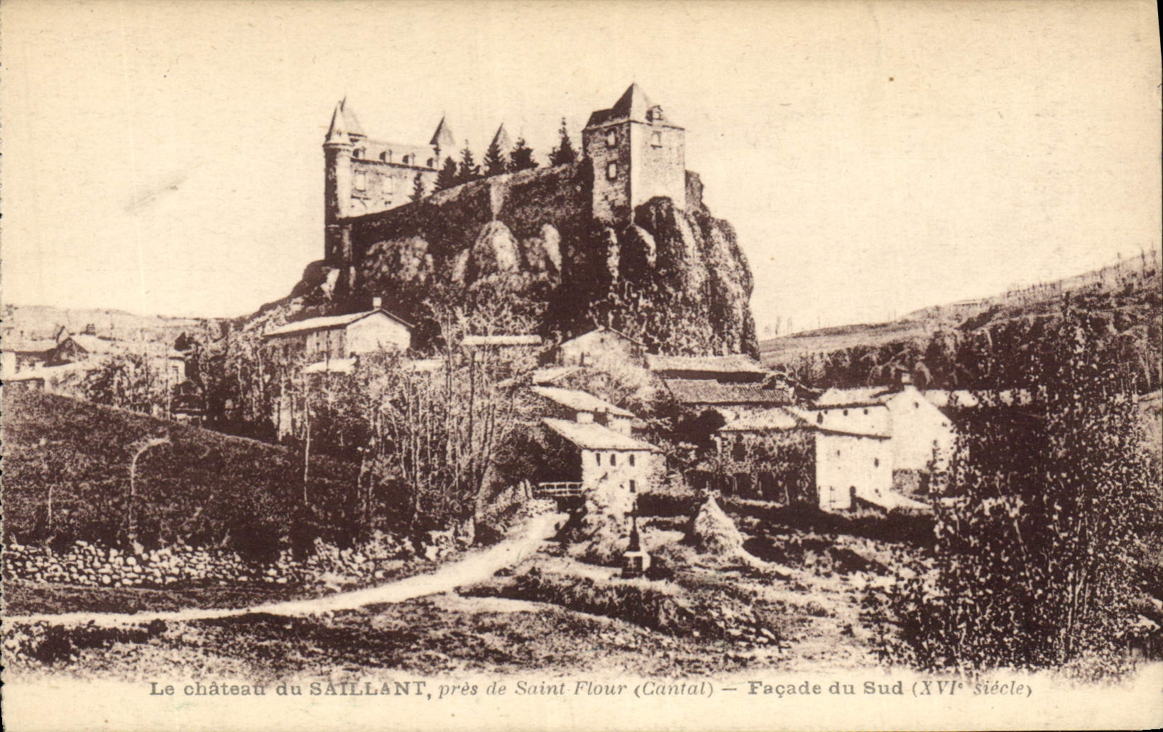 CPA Le chateau du Saillant pres de Saint Flour Cantal Facade du Sud XVI siecle