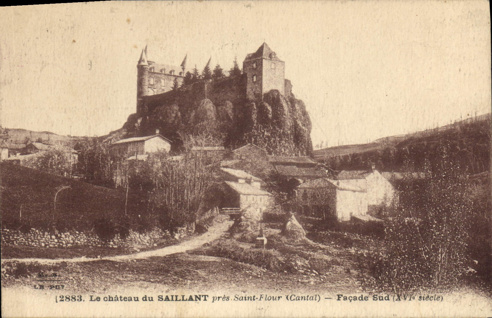 CPA Le chateau du Saillant pres Saint Flour Cantal Facade Sud XVI siecle
