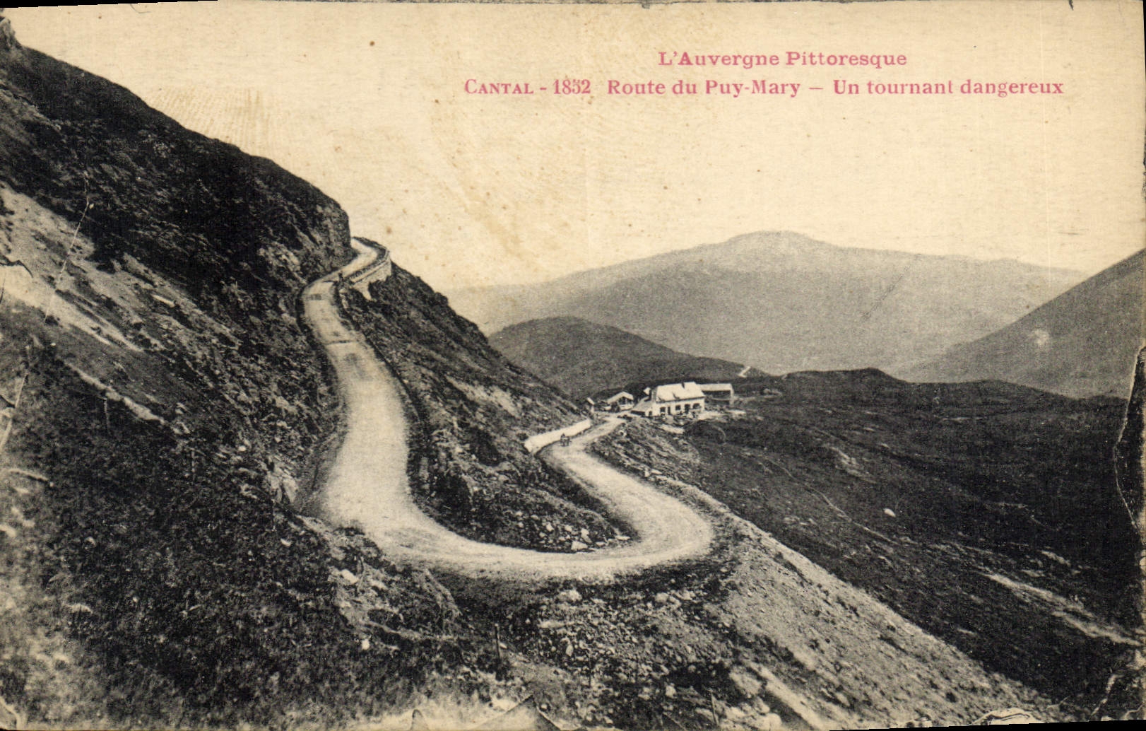 CPA L'Auvergne Pittoresque Cantal Route du Puy Mary un Tournant Dangereux 