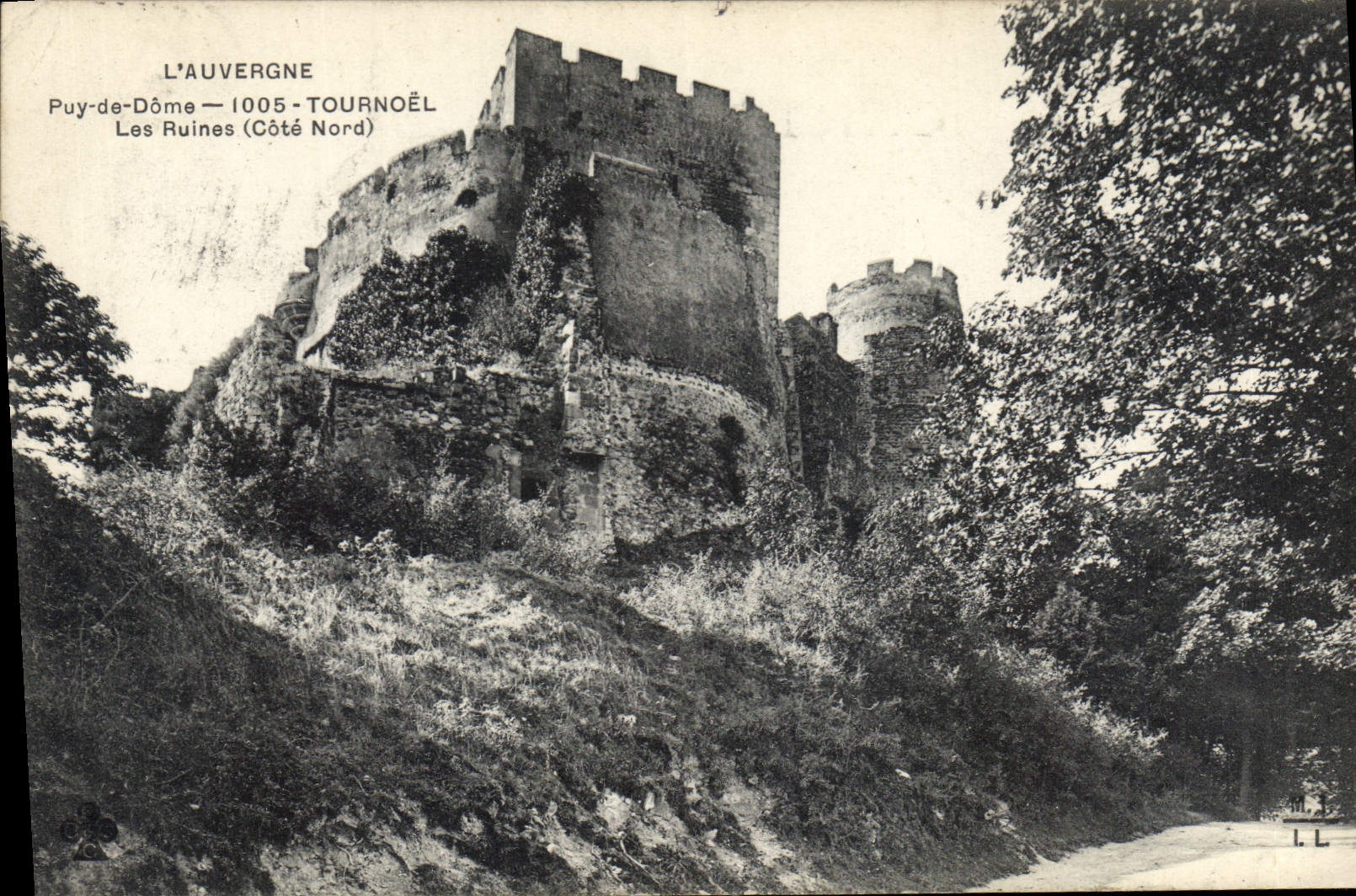 CPA L'Auvergne Puy de Dome Tournoel les Ruines Cote Nord