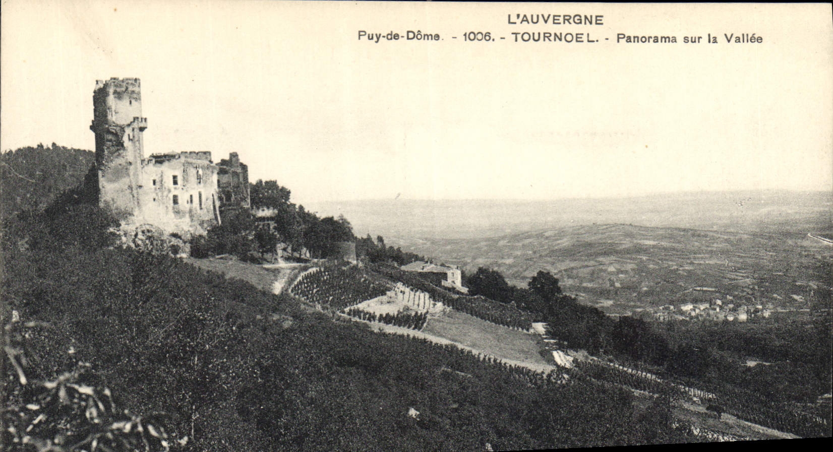 CPA L'Auvergne Puy de Dome Tournoel Panorama sur la Vallee