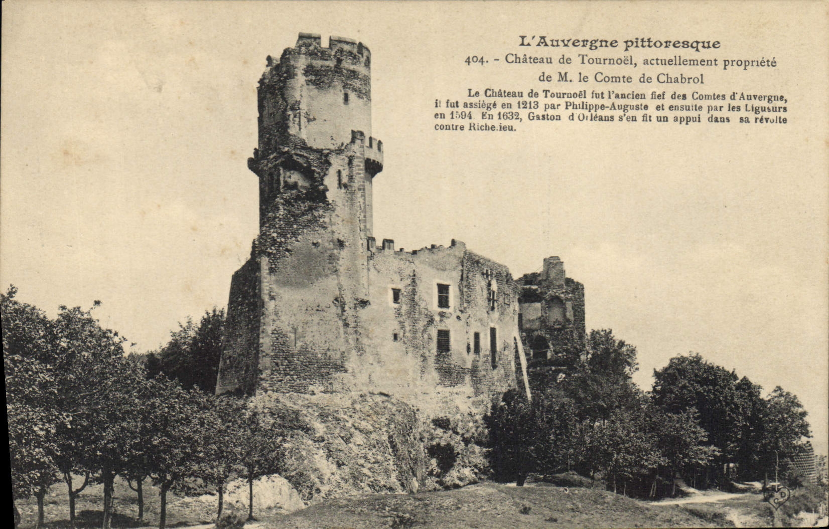 CPA L'Auvergne Pittoresque Chateau de Tournoel actuellement propriete de M le Comte de Chabrol 