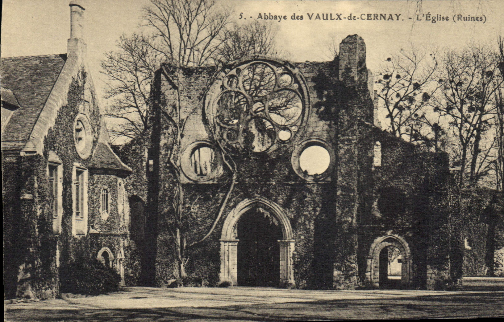 CPA Abbaye des Vaulx de Cernay l'eglise Ruines