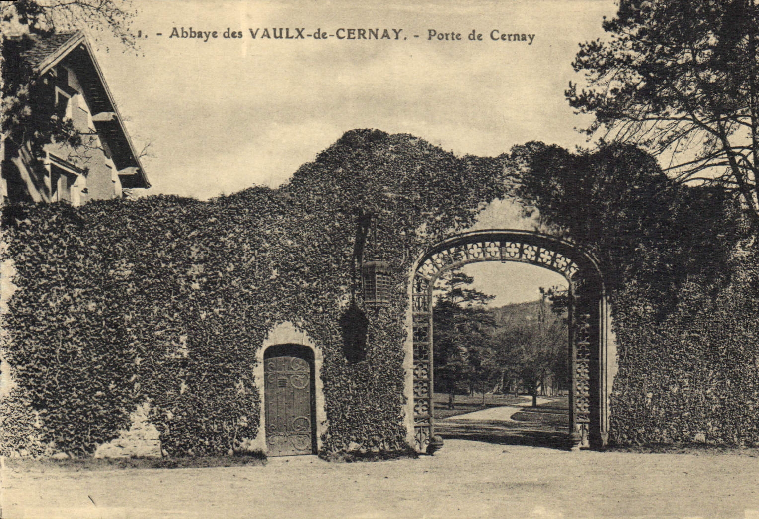 CPA Abbaye des Vaux de Cernay Porte de Cernay