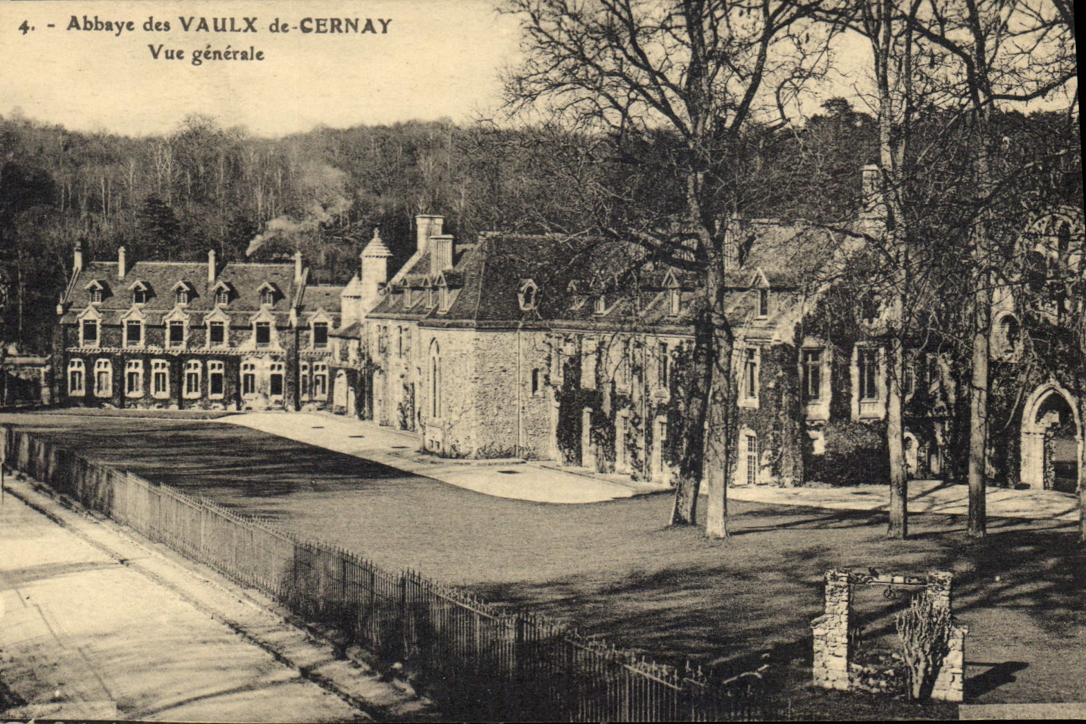 CPA Abbaye des Vaux de Cernay vue generale
